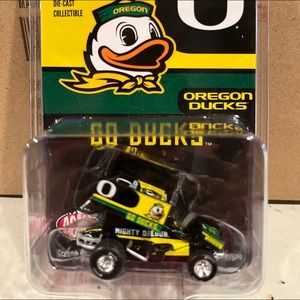 OREGON DUCKS GO DUCKS 1/64 ACME DIECAST SPRINT CAR collectible